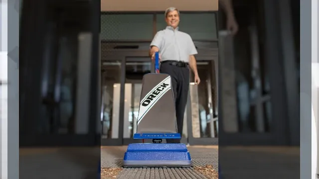 Oreck Commercial XL Vacuum Review: Lightweight Upright image 7