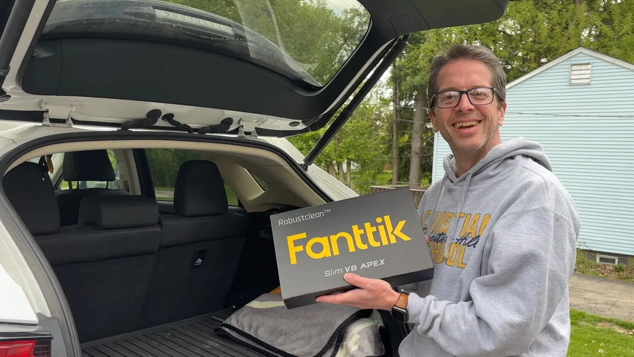 Fanttik Slim V8 APEX Review: Portable Car Vacuum image 8